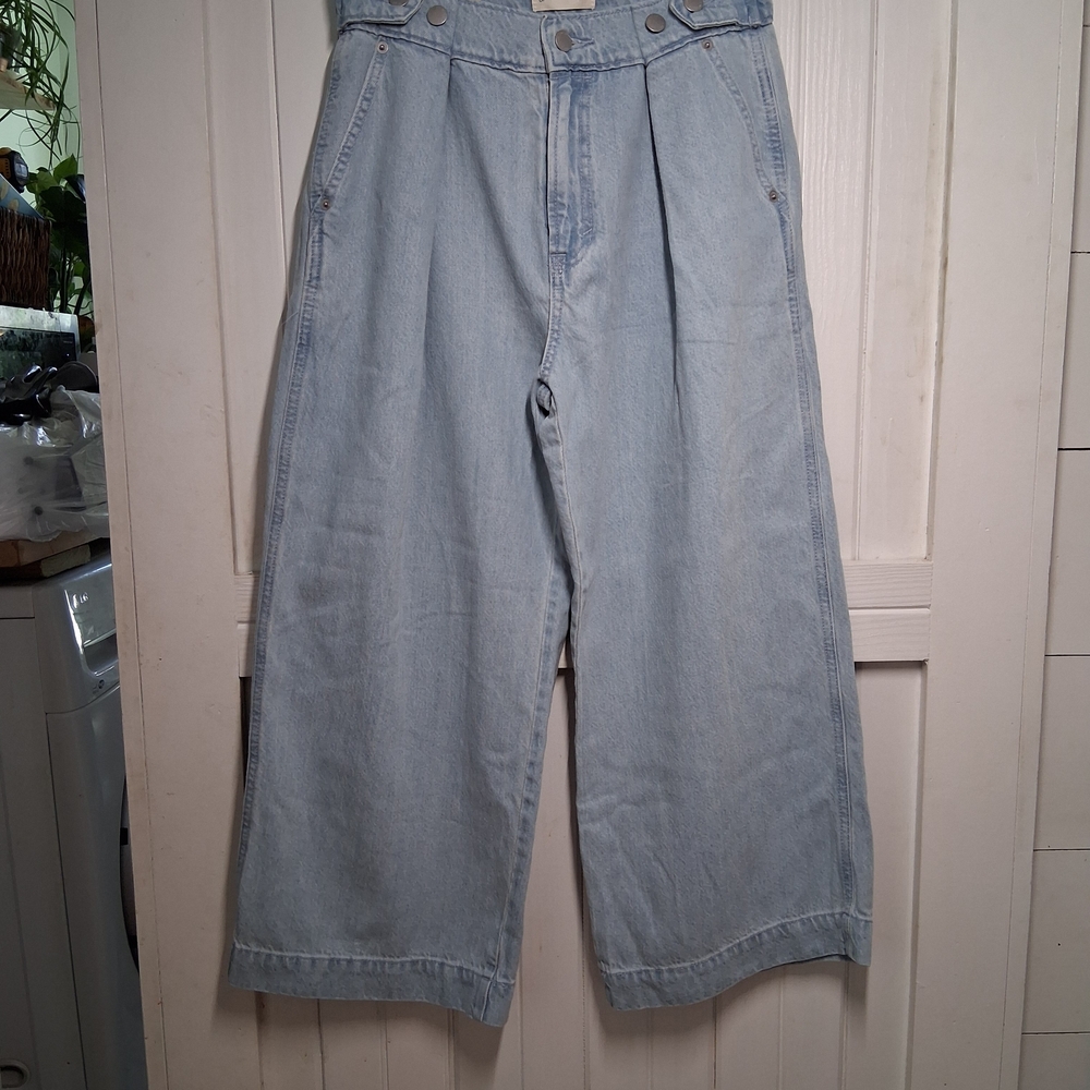 Stylish Light Blue Denim Cropped Trousers